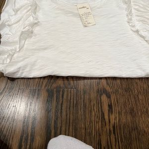 GOLDIE Ruffle sleeve white tee